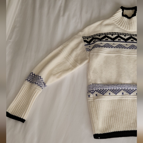 Christian Siriano White & Blue Turtleneck Sweater - Picture 4 of 11